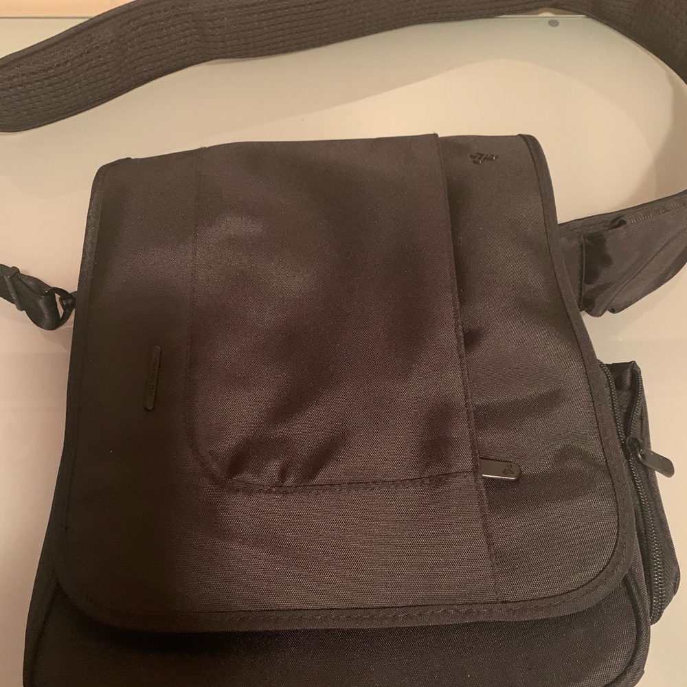 Travelon anti-theft cross-body bag